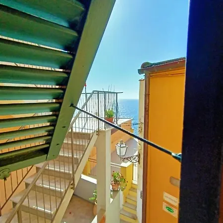 La Piramide Guest house Manarola